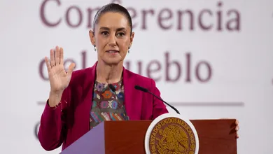 La presidenta negó presiones de EU y aseguró que continúan las investigaciones sobre contrabando de diésel y huachicol fiscal.