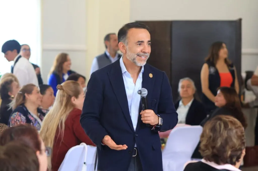 Anuncia Fernando Flores la próxima apertura de clínica de salud gratuita en Las Marinas de Metepec