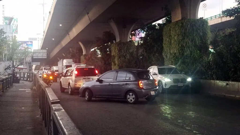 Naucalpan: Bloqueo en Periférico por desaparición de Kimberly