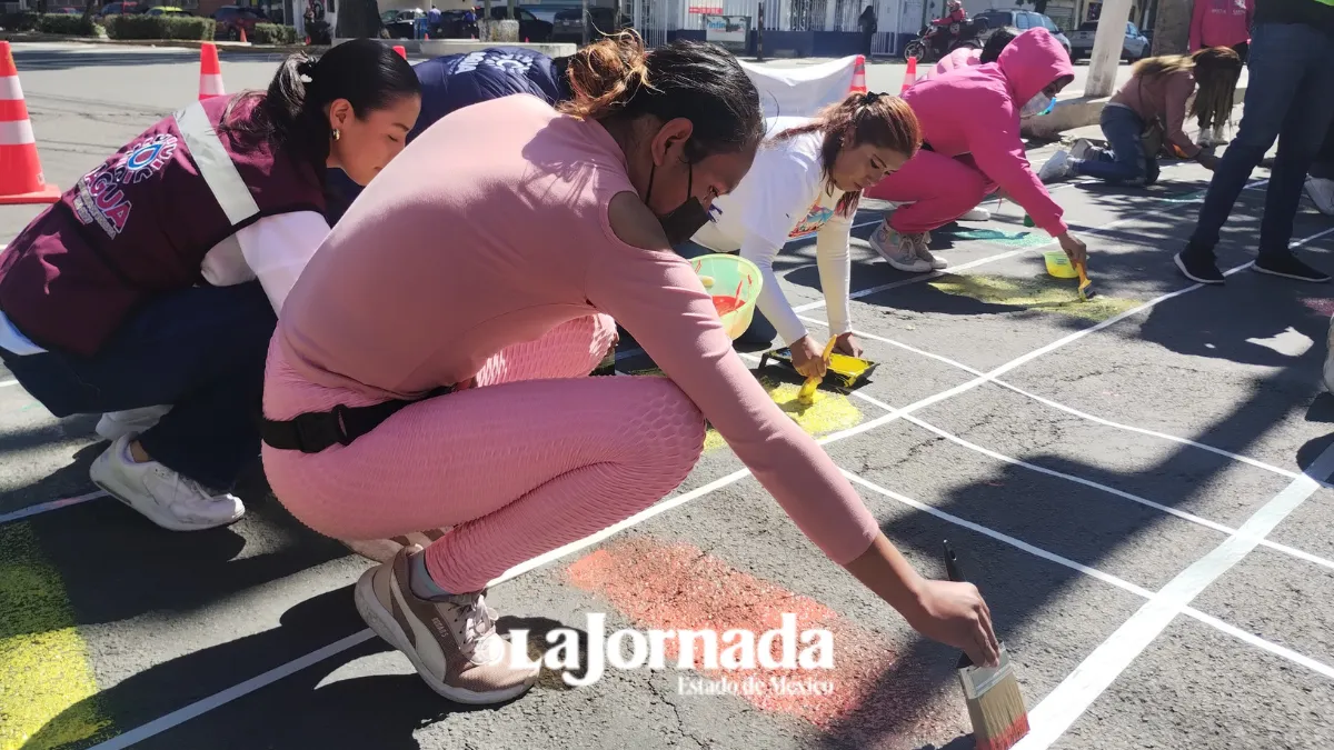 Lucha por los derechos de la comunidad LGBTTIQ+ es representada en paso de Jardín Reforma en Toluca