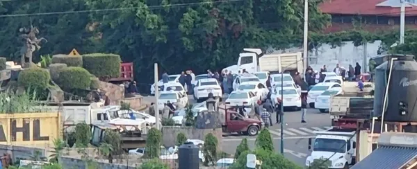 Los accesos por El Arco y El Fresno se encuentran cerrados por transportistas del sindicato temporalmente.