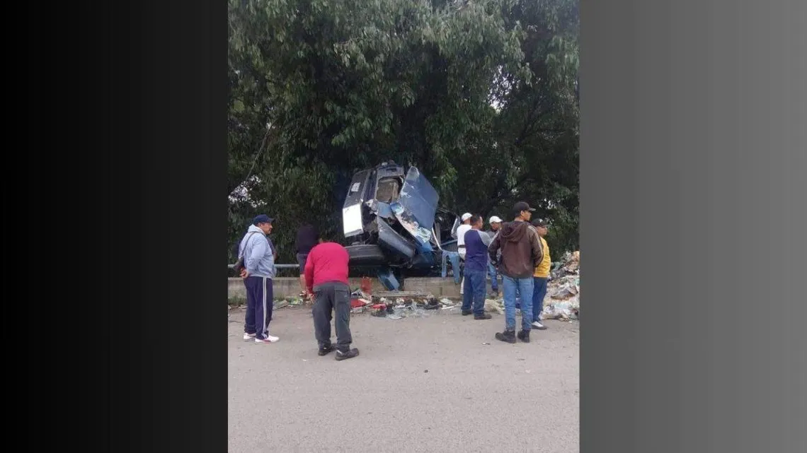 Cuautitlán Izcalli: Vuelca camión recolector de basura