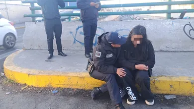 La intervención se llevó a cabo tras una llamada al número de emergencias 9-1-1, en la que se alertó sobre una posible amenaza de suicidio en la intersección de las avenidas Alfredo del Mazo y 1º de Mayo.