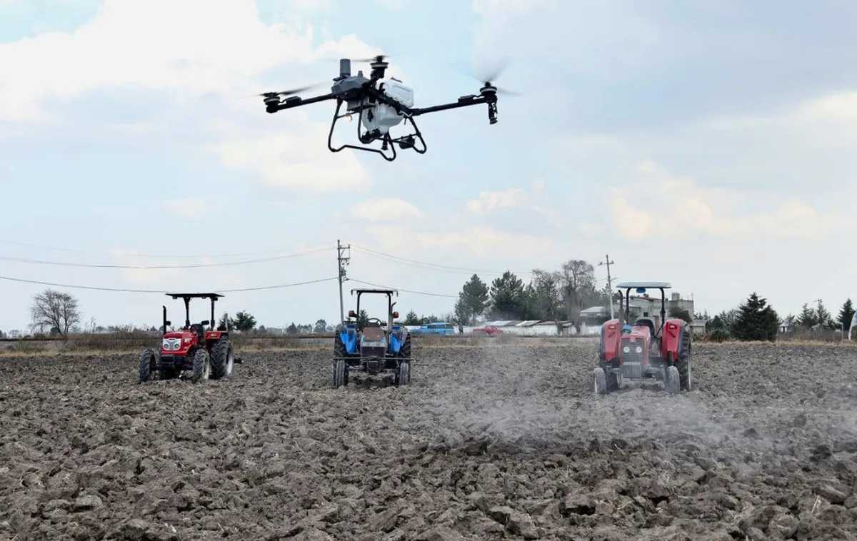 GEM entrega 45 tractores a productores de Ixtlahuaca