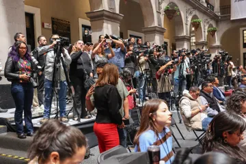 Delfina Gómez impulsa reforma para proteger a periodistas en Edomex