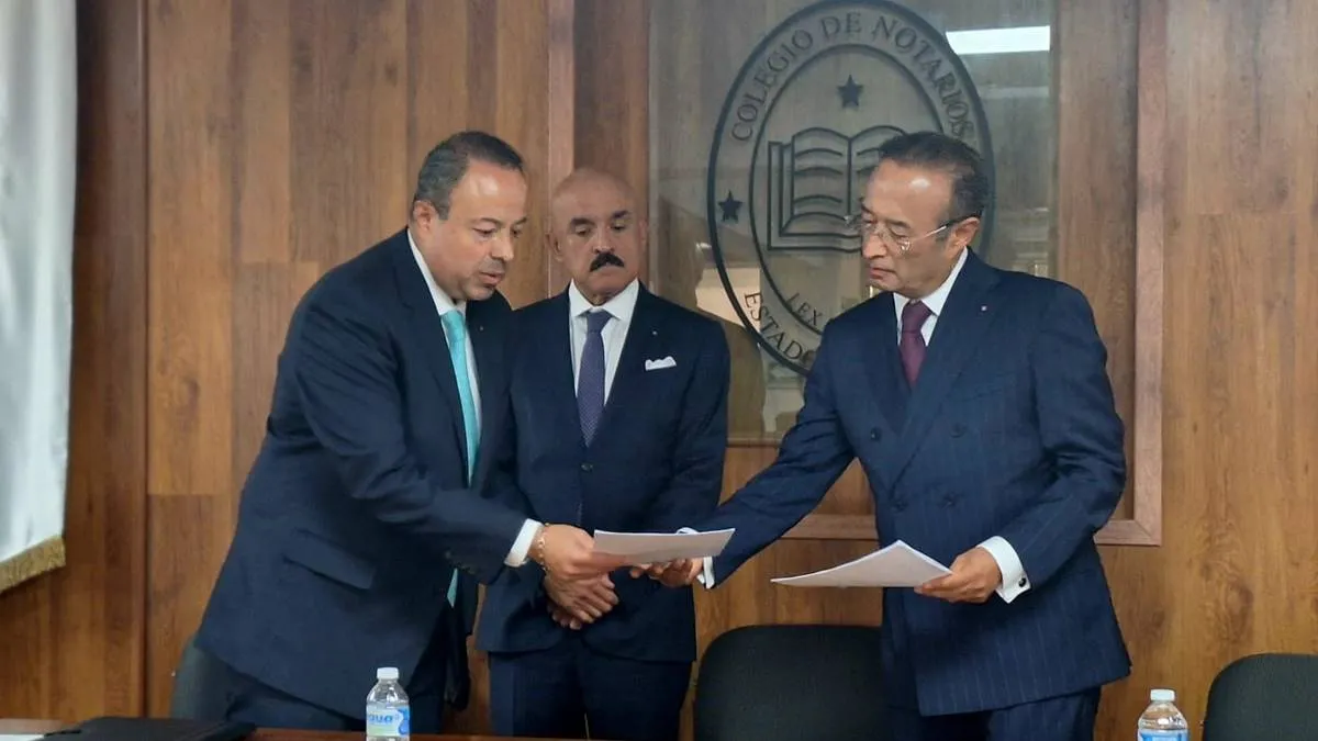 Víctor Humberto Benítez se registra como candidato a la presidencia del Colegio de Notarios