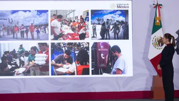 Personas repatriadas reciben atención dentro del programa México te abraza, que ofrece alimentos, salud, orientación y apoyo para su traslado.