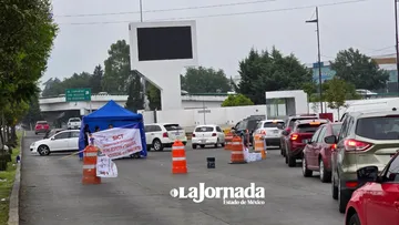 Manifestación mantiene bloqueado Paseo Tollocan rumbo a CDMX