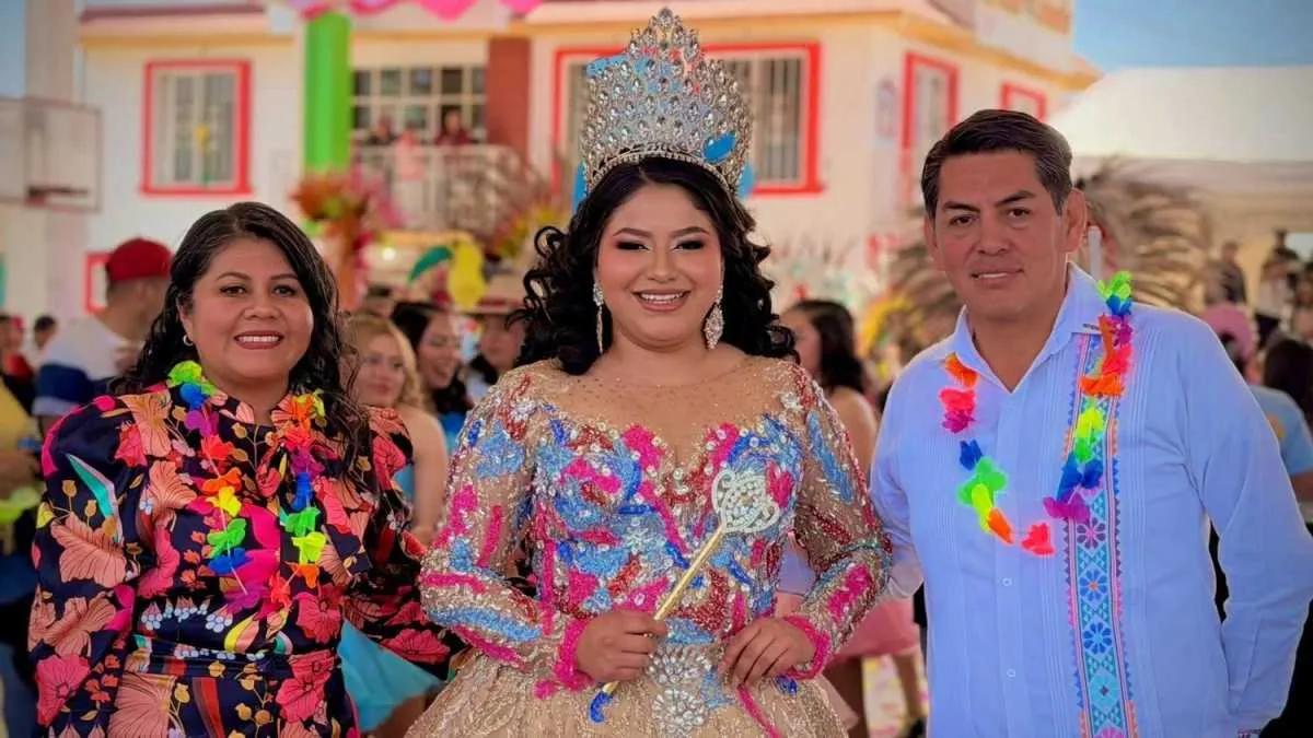 Reina del Carnaval pagó vuelo en helicóptero, asegura alcalde de Chiconcuac