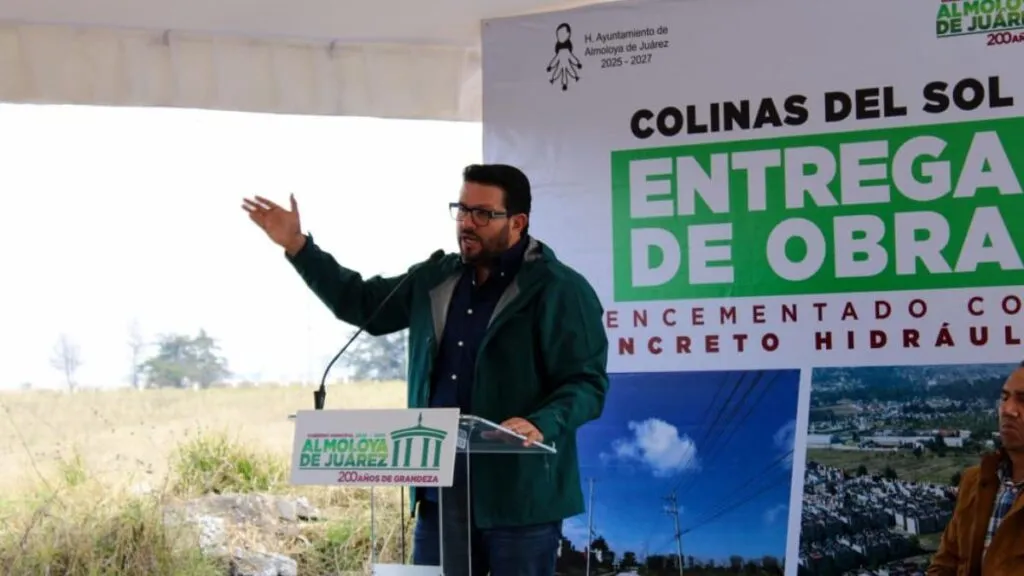 Adolfo Solis entrega rehabilitación de casi kilómetro y medio de la carretera Almoloya–Colinas del Sol