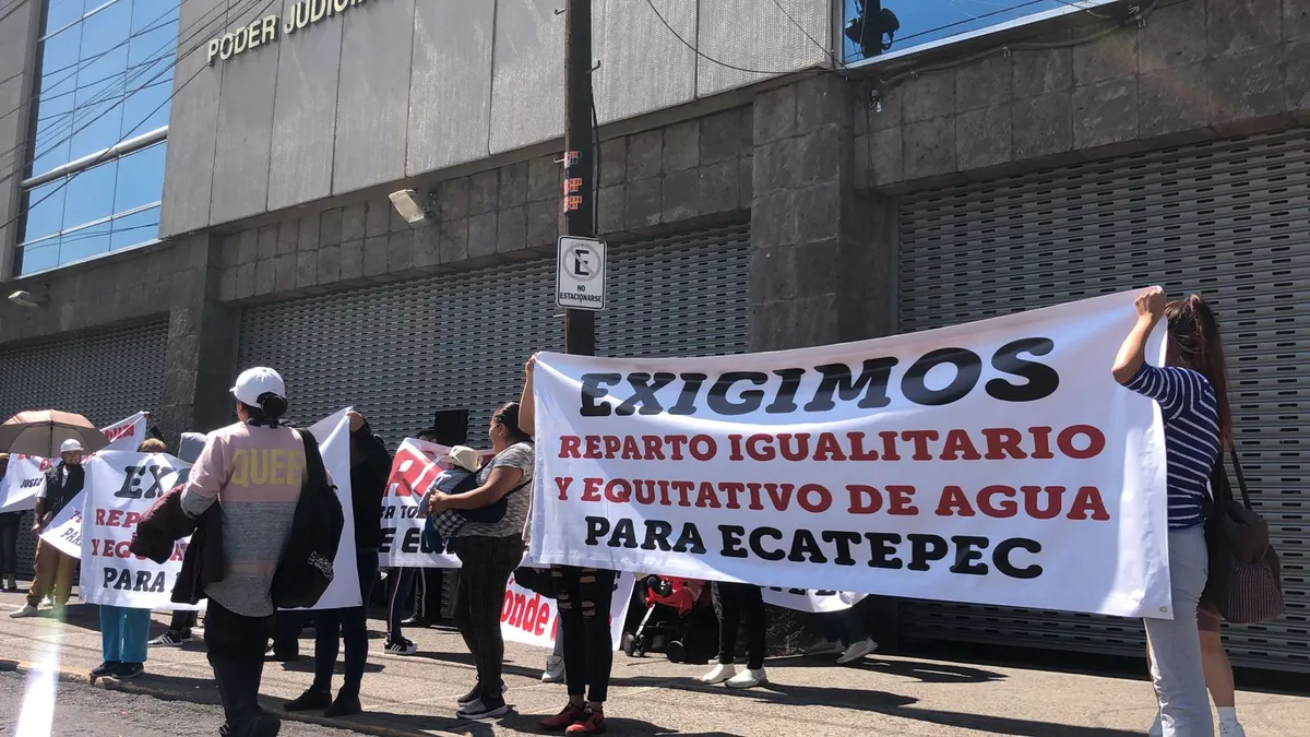 Vecinos de Ecatepec protestan contra jueces y magistrados