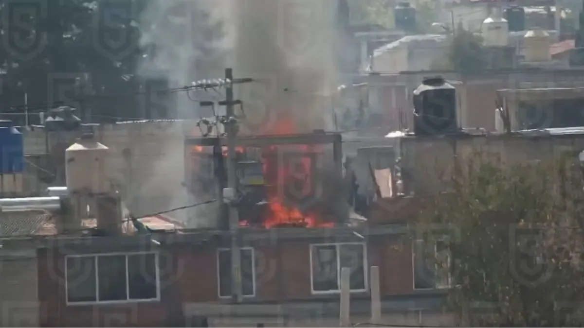 Vecinos de San Cristóbal Huichochitlán reportan casa incendiada