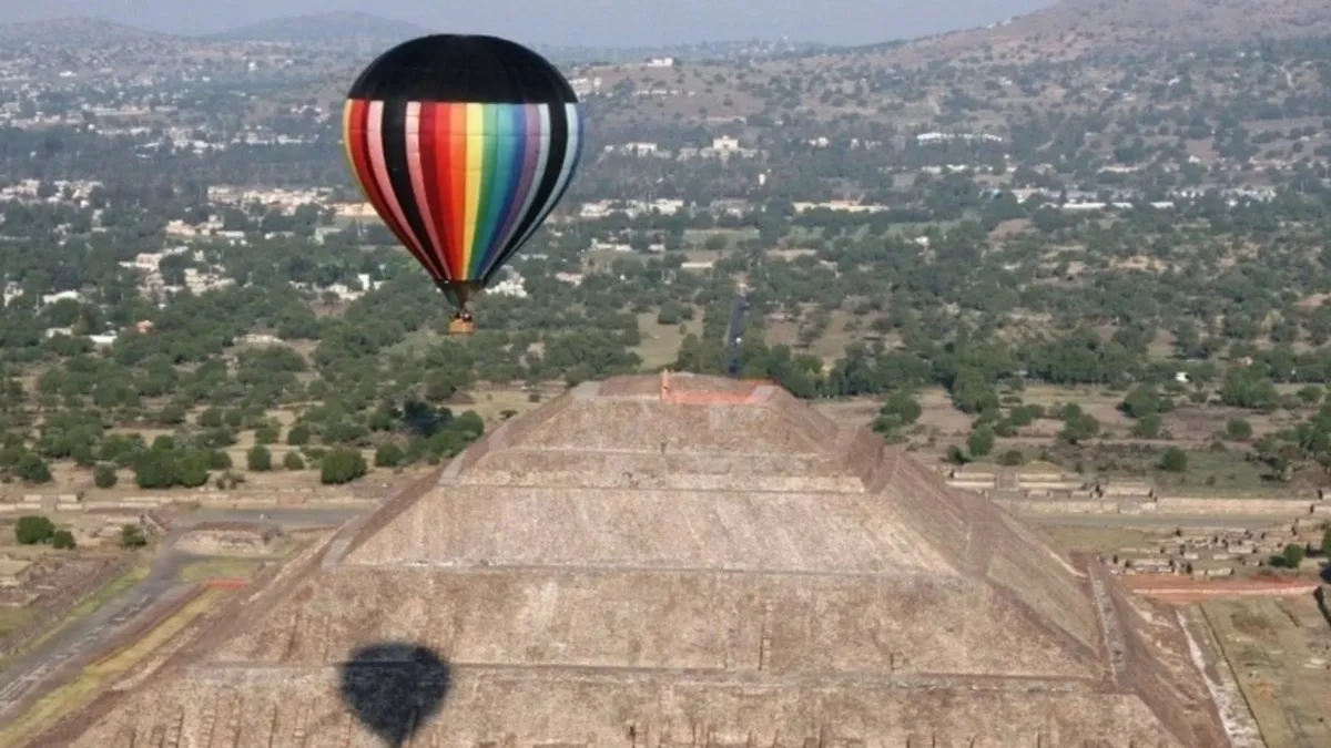 Refuerzan supervisión de globos aerostáticos en Teotihuacán