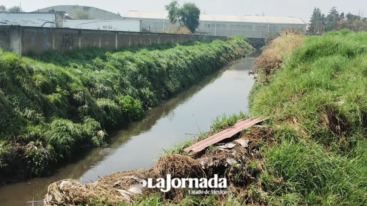 Temporada de lluvias preocupa a vecinos de Totoltepec, piden desazolve de canal