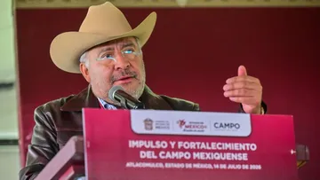 Secretario Horacio Duarte Olivares entrega apoyos para el campo en Atlacomulco