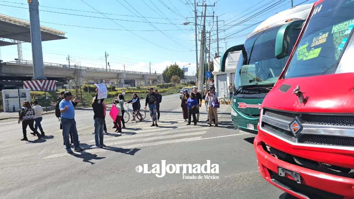 La protesta se llevó a cabo luego de que el día de ayer una persona de la tercera edad perdiera la vida en esta zona.
