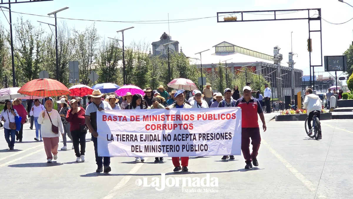 Ejidatarios de San Mateo Atenco se manifiestan para exigir alto a los despojos de tierras