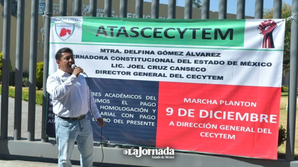 Maestros de CECyTEM bloquean avenida Tecnológico y exigen homologación salarial