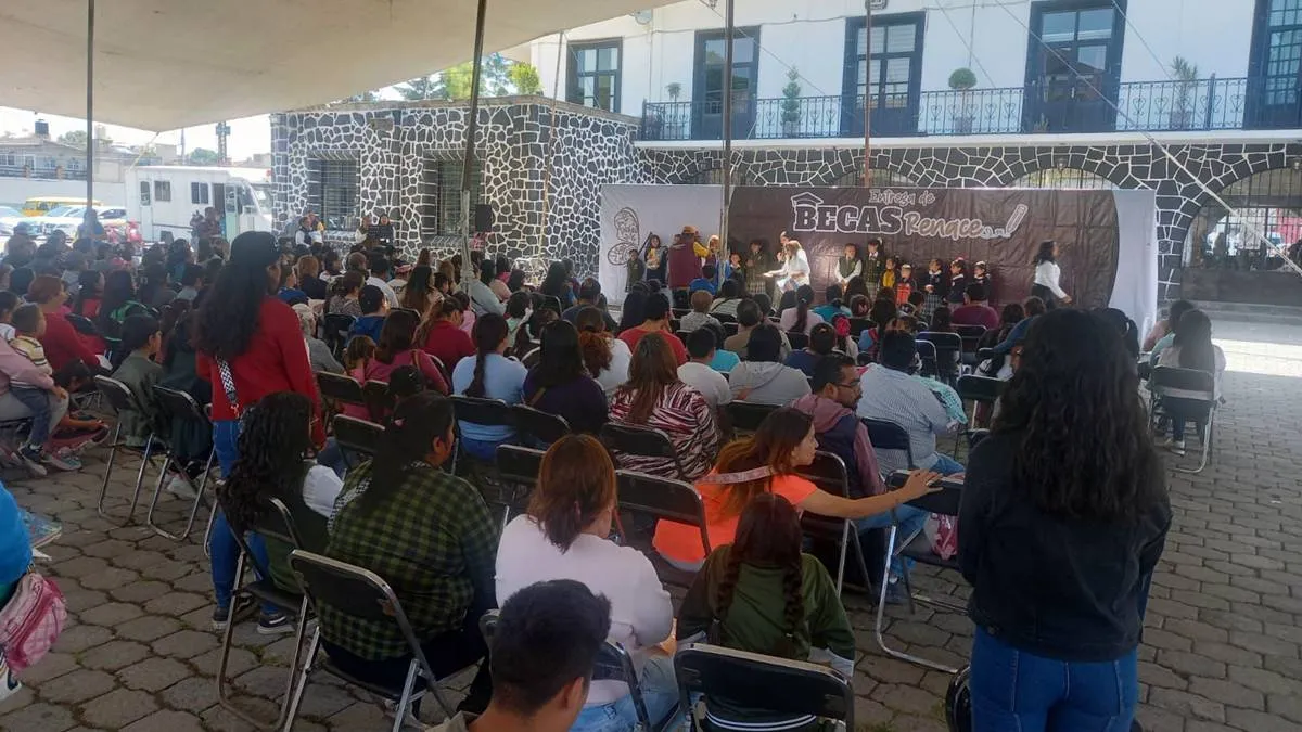 Acolman: Cierran ciclo escolar con más de 600 becas