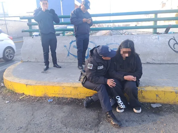 La intervención se llevó a cabo tras una llamada al número de emergencias 9-1-1, en la que se alertó sobre una posible amenaza de suicidio en la intersección de las avenidas Alfredo del Mazo y 1º de Mayo.