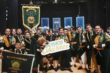 Estudiantina de la UAEMéx destaca en concurso nacional