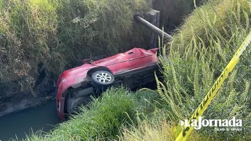 Volcadura de auto en Toluca deja una persona sin vida