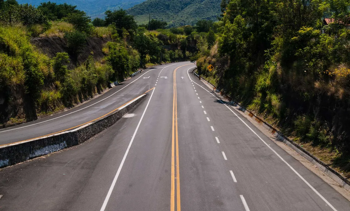 Comuneros preocupados por ampliación de carretera Toluca-Tejupilco; cientos de árboles serán talados