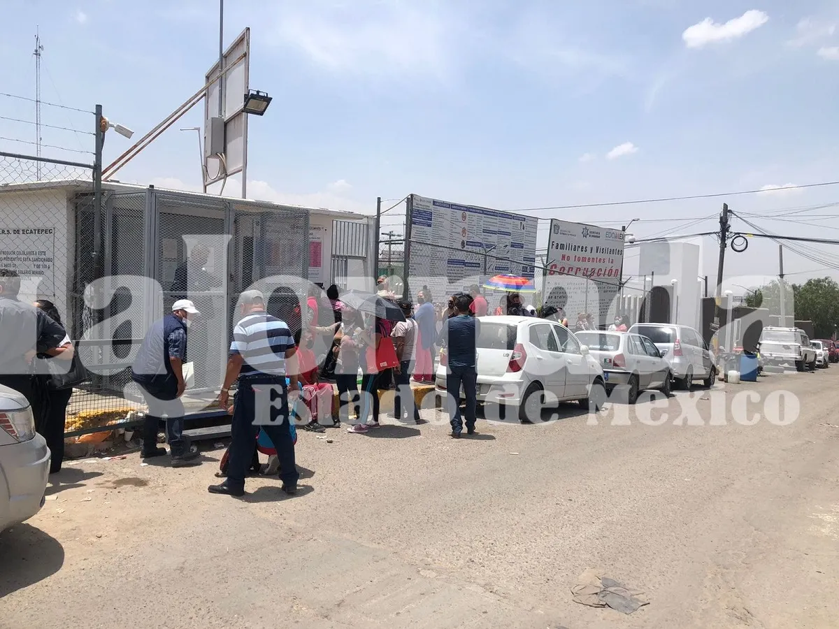 A las afueras del Penal de Chiconautla personal de la SS desplegaron un importante operativo