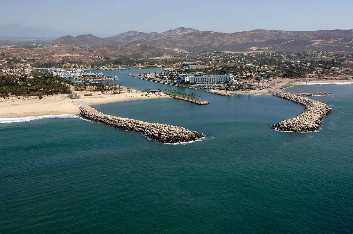 Cierran puerto de Cabo San Lucas por alerta de tsunami