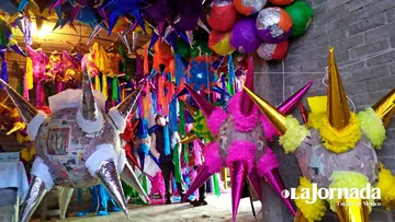 Comerciantes de Neza participan en Feria de la Piñata, la Esfera y Bazar Navideño