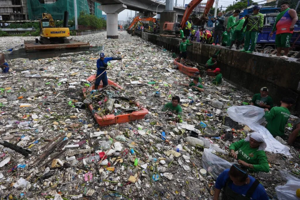 Inundaciones y deslaves dejan al menos 15 muertos en Filipinas