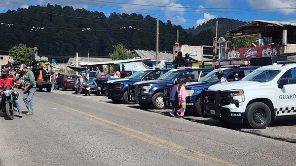 Habitantes de San Miguel Oxtotilpan bloquean carretera Altamirano-Toluca