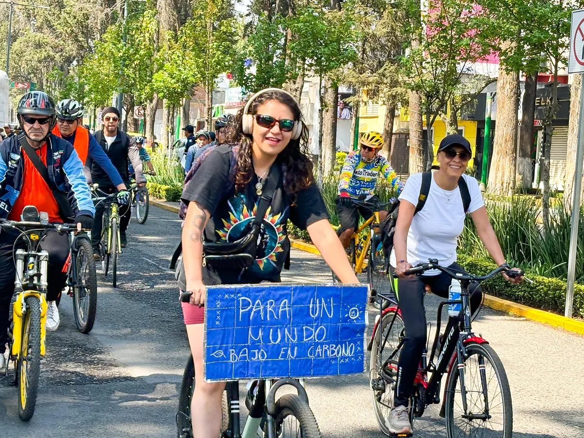 Toluca pedalea por el reciclaje en la EcoRodada