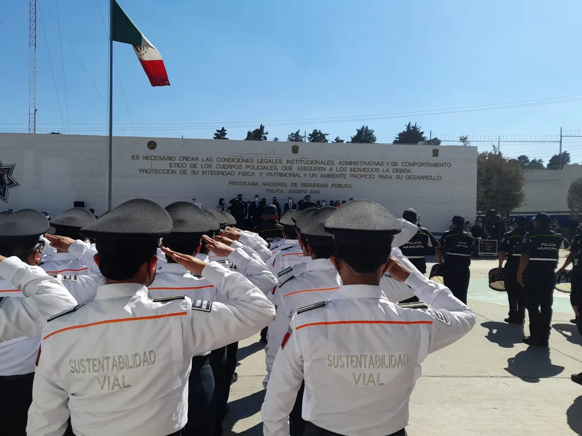 Policías pie tierra en Toluca andan desarmados y no llegan a los servicios