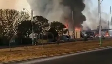 (VIDEO) Captan en video una explosión en gasolinera de Tula
