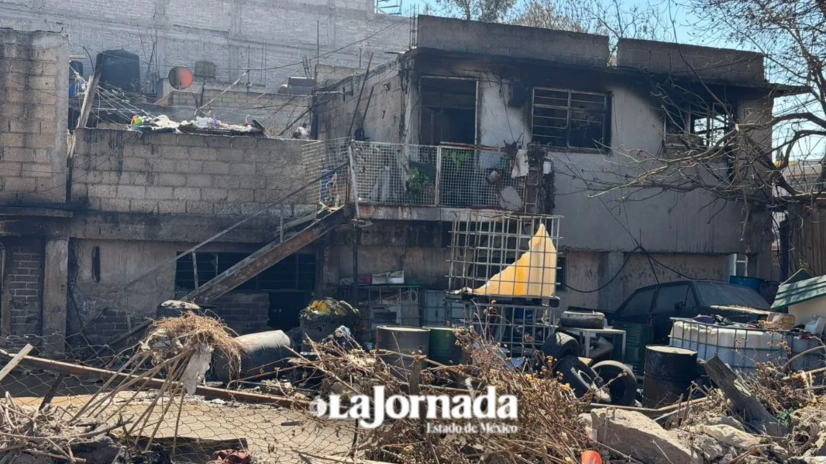 Familias lo pierden todo tras incendio de bodega clandestina en Ecatepec