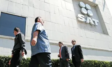 Aclara SAT que no cobrará impuestos por depósitos en efectivos