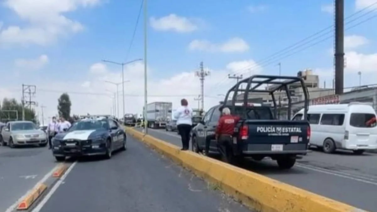 Ecatepec: Motociclistas mueren tras choque contra el Mexibús