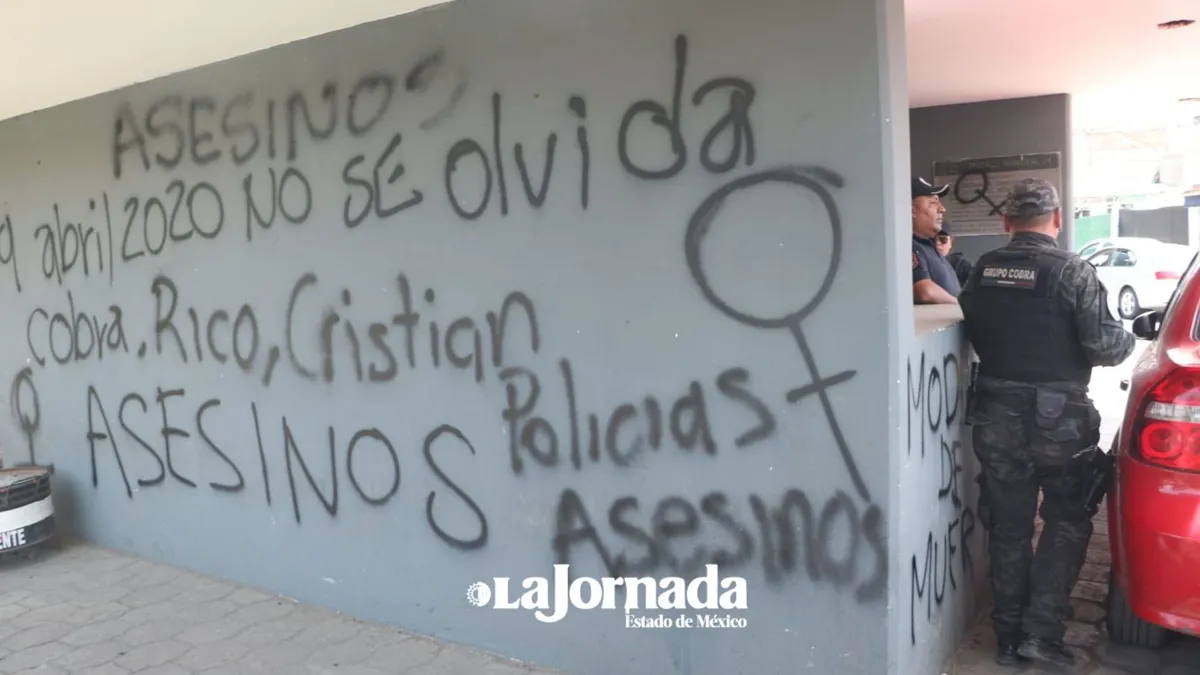Video: Feministas bloquean la Avenida Adolfo López Mateos y Tollocan