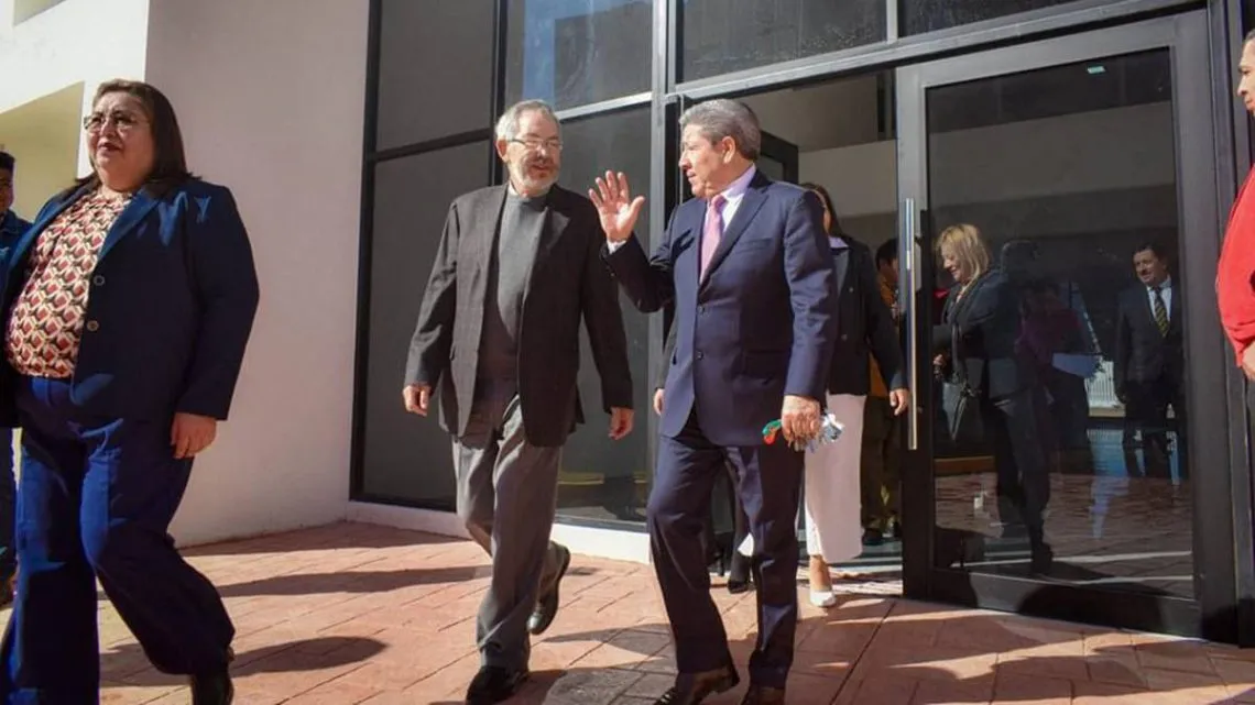 Tultepec: Alcalde pide a Universidad Mexiquense Bicentenario ampliar carreras afines al AIFA