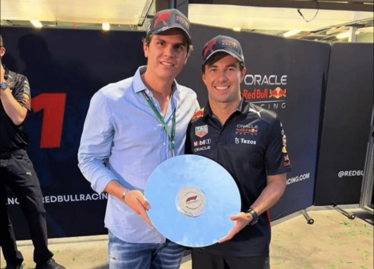 Diputado Juan Carlos Valladares y Sergio Checo Pérez en avión privado hacia Japón.