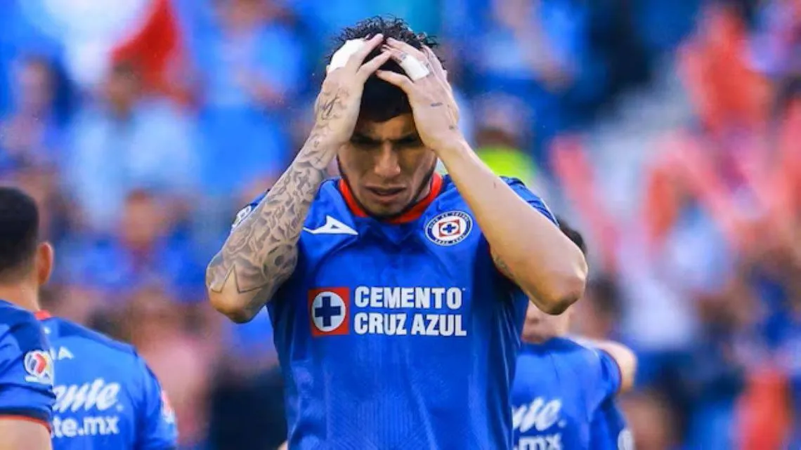 Da Cruz Azul permiso a Carlos Salcedo para ausentarse por tiempo determinado