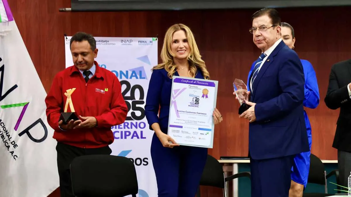 Romina Contreras recibe premio por ser la mejor presidenta municipal de México
