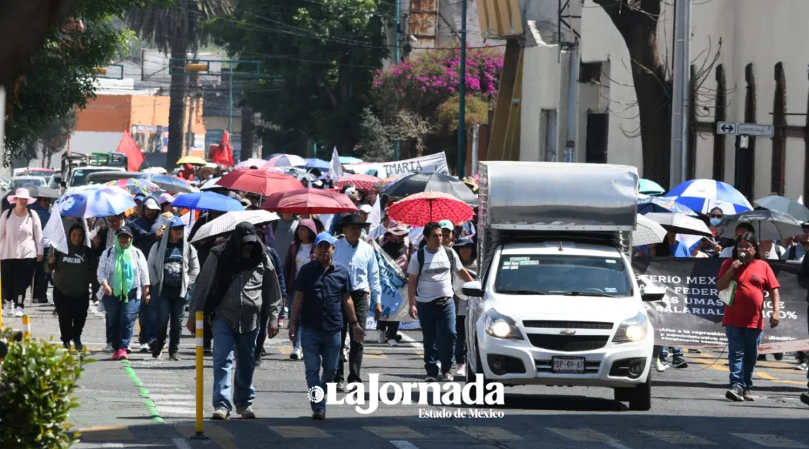 Toluca: Docentes mexiquenses protestan por reconocimiento de escuelas y basificaciones