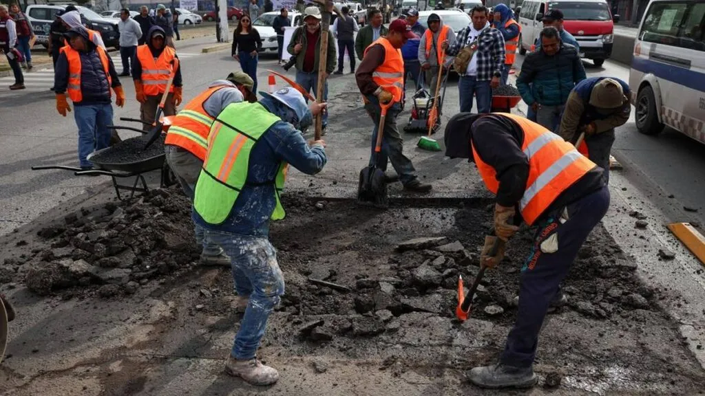 Aplican más de 7 mil toneladas de asfalto para baches en Ecatepec