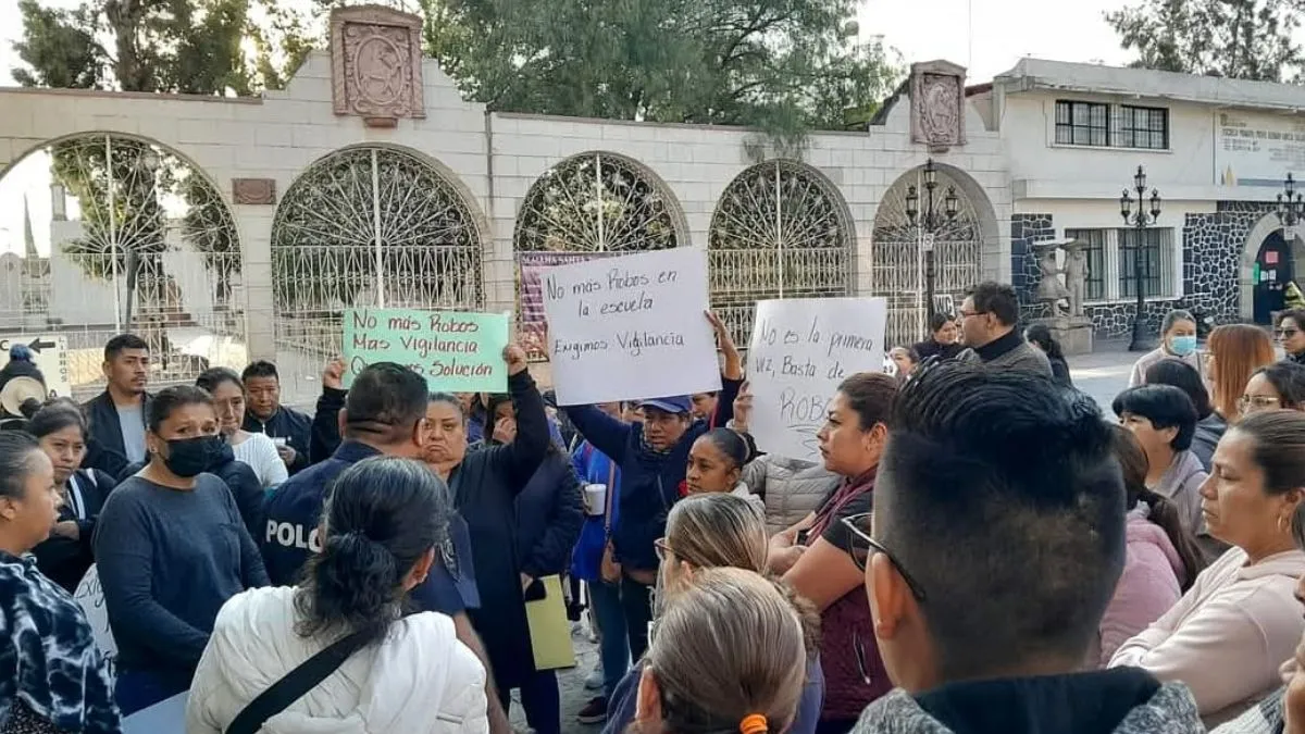 Exigen seguridad en escuela de Los Reyes La Paz