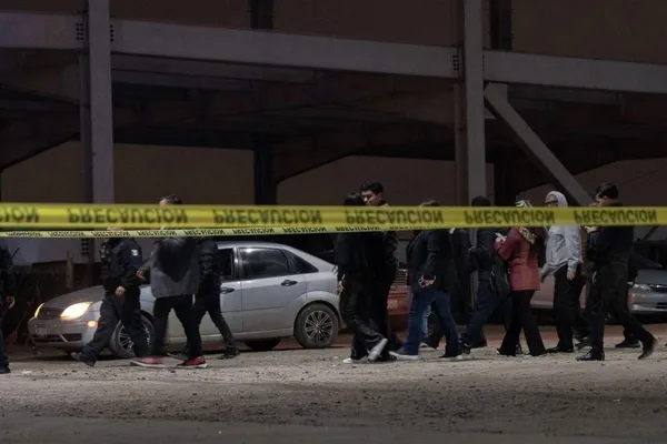 Elementos de la Policía Municipal acudieron al lugar tras recibir el reporte de detonaciones de arma de fuego.