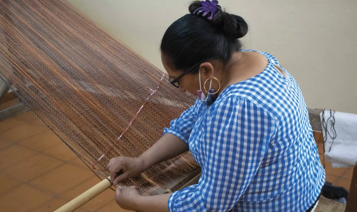 Escuela del rebozo, un apoyo a nuevos artesanos de Tenancingo