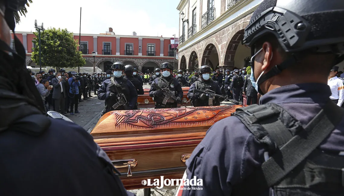 Homenajean a los comandantes de la Policía en la explanada de Tenango