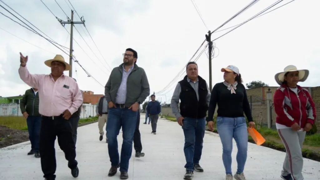 Adolfo Solís escucha propuestas vecinales en Colinas del Sol